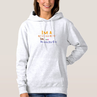 Ich bin eine Frau in … Minimaler Spruch Hoodie