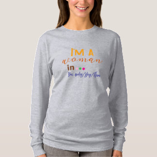 Ich bin eine Frau in … Minimaler Spruch T-Shirt
