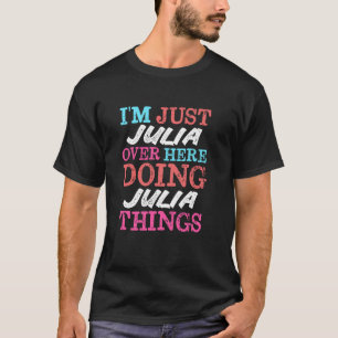 Ich bin einfach Julia hier und mache Julia-Dinge N T-Shirt