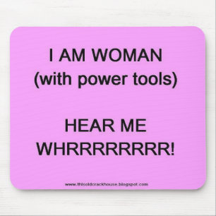 Ich bin Frau (mit Powerwerkzeugen) Mousepad