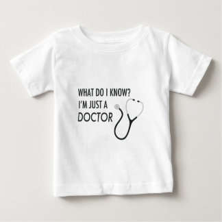 Ich bin gerade ein Doktor Baby T-shirt