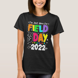 Ich bin gerade hier für Field Day Peace Sign Boys T-Shirt