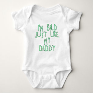 Ich bin gerade wie mein Vati im weichen grünen Baby Strampler