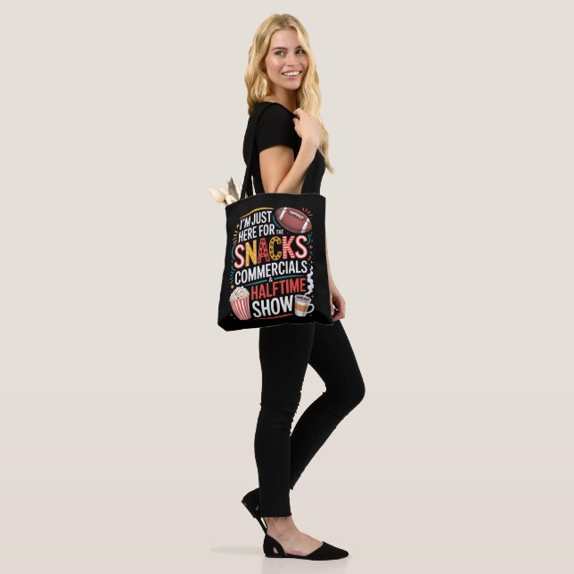 Ich bin hier für Snacks Werbespots und Halbzeit (Am Model)