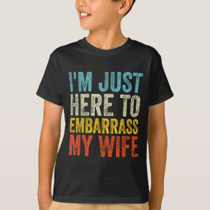 Ich bin hier lustig, indem ich meine Frau in Verle T-Shirt