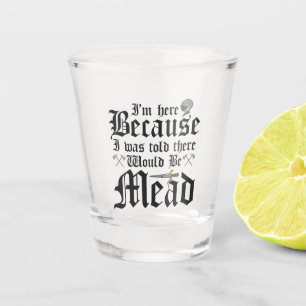 Ich bin hier, weil mir gesagt wurde, es gäbe Fleis Schnapsglas