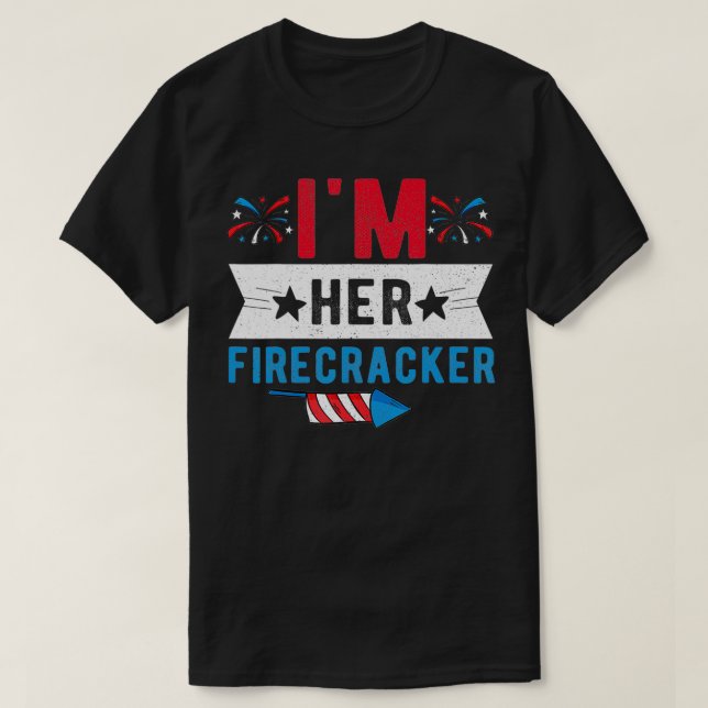Ich bin ihr Firecracker Niedlich 4. Juli Matching  T-Shirt (Design vorne)