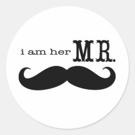 Ich bin ihr Mr. Mustache Groom Runder Aufkleber
