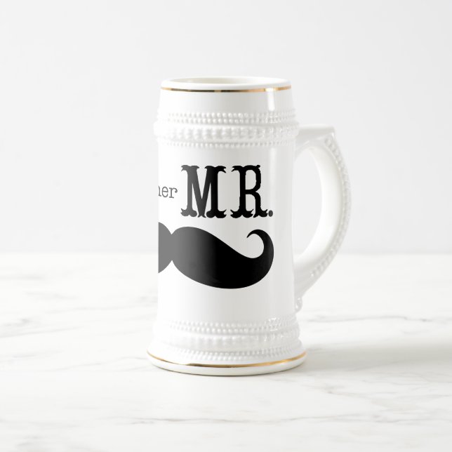 Ich bin ihr Mr. Mustache Grooms Geschenke Bierglas (VorderseiteRechts)