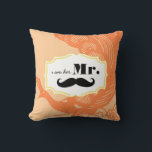 Ich bin ihr Mr. Mustache Peach Peacock Pillow Kissen<br><div class="desc">Mandarine Vintag Moderne Pfauenhauseinladungen</div>