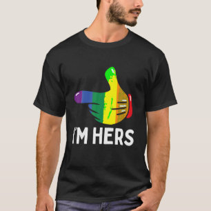 Ich bin ihre Regenbogenflagge Lesbian Pride LGBTQ  T-Shirt
