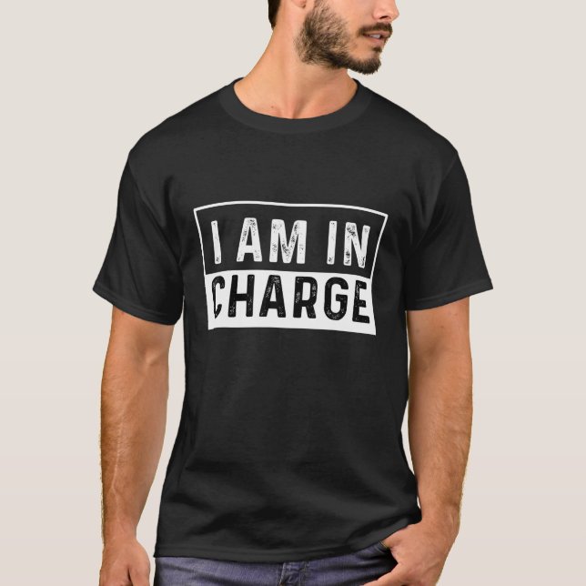 Ich bin im Charge Funny Spaß Sarcasm Mama Ehefrau  T-Shirt (Vorderseite)