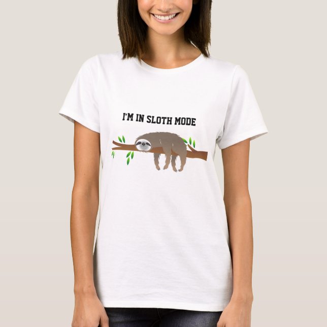 "Ich bin im Sloth-Modus" Ruhestätte auf Baumzweig T-Shirt (Vorderseite)