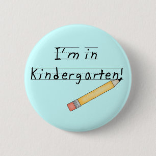 Ich bin in den Kindergarten-T-Shirts und den Button