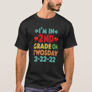 Ich bin in der zweiten Klasse am zweitägigen Diens T-Shirt