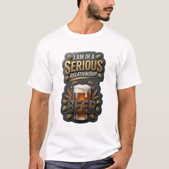 ICH BIN IN EINER ERNSTEN BEZIEHUNG MIT BIER T-Shirt (Vorderseite)