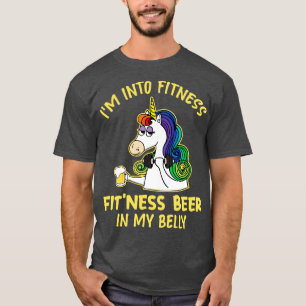 Ich bin in Fitness Fitness Bier in meinem Bauch Un T-Shirt
