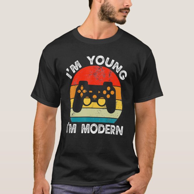 Ich bin jung, ich bin ein modernes Retro Gamer Vid T-Shirt (Vorderseite)