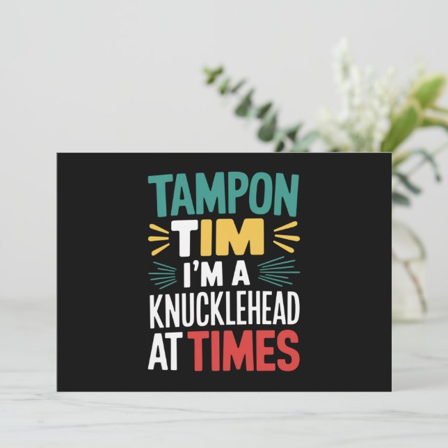 Ich bin Knucklehead bei der Times Tim Walz Debate  Einladung (Stehend Vorderseite)