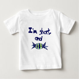 "Ich bin kurz und süß." Baby T-shirt