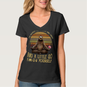 Ich bin meistens Peace Liebe und Light Yoga Sloth T-Shirt