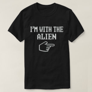 Ich bin mit dem Alien Funny Couple Halloween-Kost T-Shirt