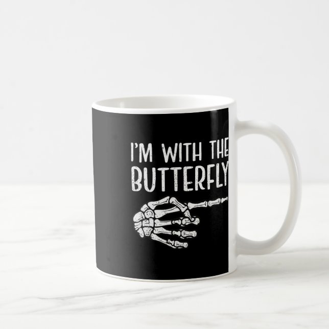 Ich bin mit dem Butterfly Skelett Hand Funny Hallo Kaffeetasse (Rechts)