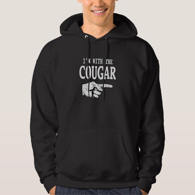 Ich bin mit dem Cougar Hoodie (Vorderseite)