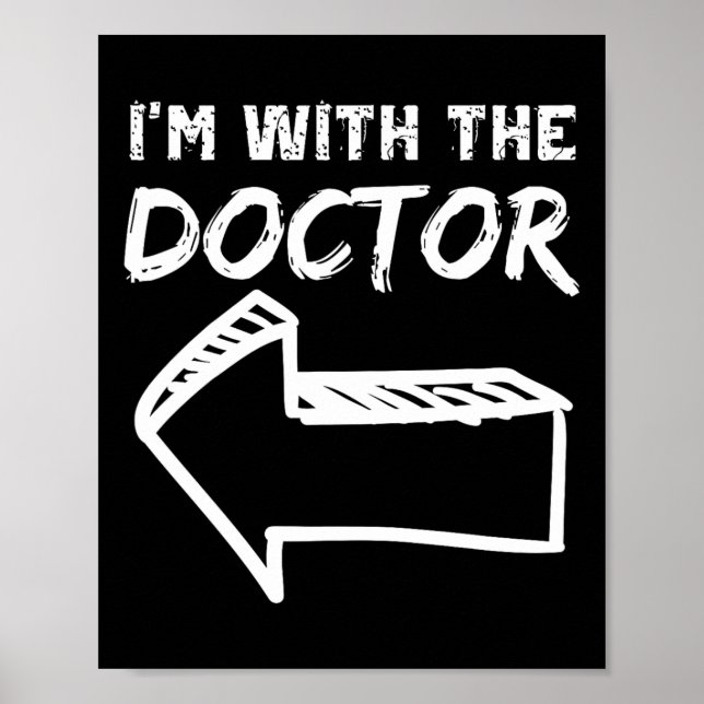 Ich bin mit dem Doktor Verlassen Arrow Funny Hallo Poster (Vorne)