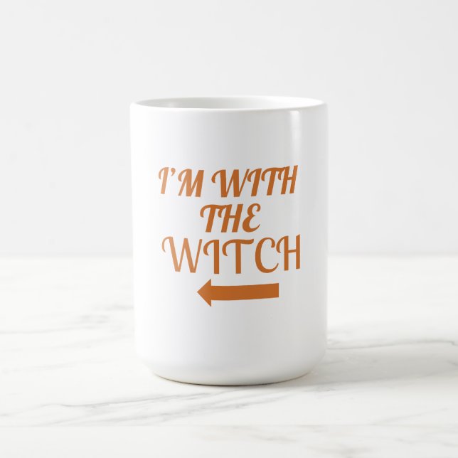 Ich-bin-mit-der-Hexe-Tasse Kaffeetasse (Mittel)