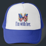 Ich bin mit ihrer Niedlichen Kamala Harris Butterf Truckerkappe<br><div class="desc">Ich bin mit ihrem Hut. Unterstützung von Kamala Harris für den Präsidenten. Ein wunderschöner amerikanischer Fahnenschmetterling mit hübschen Blume für einen Demokraten,  der niedliche politische Entwürfe mag.</div>