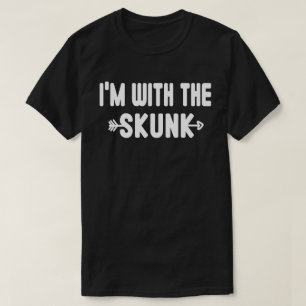 Ich bin mit Skunk Easy Halloween Matching Paare T-Shirt