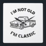 Ich bin nicht alt, ich bin klassisch  Quadratische Wanduhr<br><div class="desc">Spaß ich bin nicht alt Ich bin Classic Design für klassische Autofans!</div>