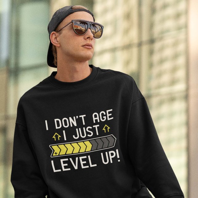 Ich bin nicht älter als nur Level Up Sweatshirt (Von Creator hochgeladen)