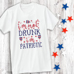 Ich bin nicht Betrunken, dass ich am 4. Juli Patri T-Shirt<br><div class="desc">Ich bin nicht Betrunken, dass ich Patriotikerin bin! 🍺 Falls jemand frage, zeigen Sie ihnen nicht nur Ihr Shirt! 😂 Diese lustigen patriotischen Shirts sind perfekt für Ihre militärische Familie Wiedersehen oder 4. Juli Feier. 🇺 🇸 Sehen Sie sich unsere Kollektion für die passende militärische Wiedersehen, patriotische Einladungen, Gastgeschenke und...</div>