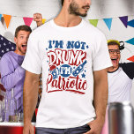 Ich bin nicht Betrunken, dass ich Patriotic Funny  T-Shirt<br><div class="desc">Ich bin nicht Betrunken, dass ich Patriotikerin bin! 🍺 Falls jemand frage, zeigen Sie ihnen nicht nur Ihr Shirt! 😂 Diese lustigen patriotischen Shirts sind perfekt für Ihre militärische Familie Wiedersehen oder 4. Juli Feier. 🇺 🇸 Sehen Sie sich unsere Kollektion für die passende militärische Wiedersehen, patriotische Einladungen, Gastgeschenke und...</div>