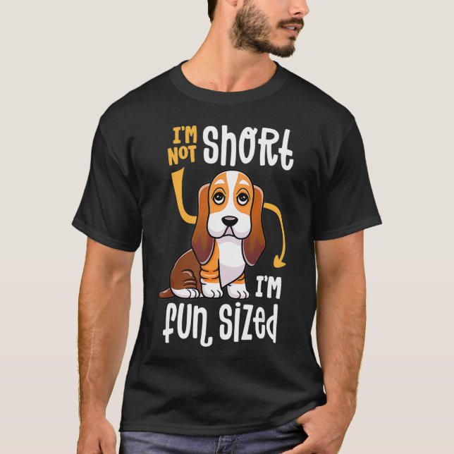 Ich bin nicht Kurz im Fun Sized Funny Basset Hound T-Shirt (Vorderseite)