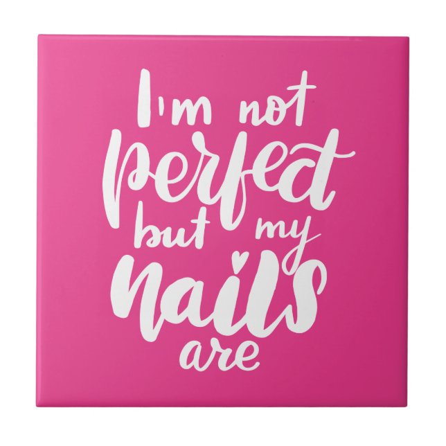 Ich bin nicht perfekt, aber meine Nägel sind Fliese (Vorderseite)