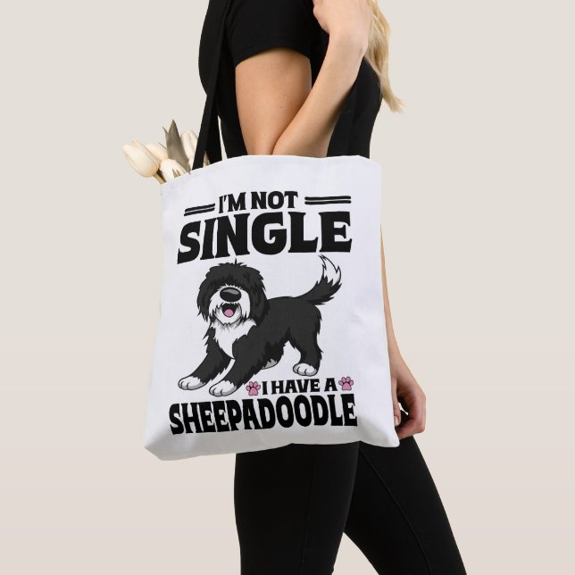 Ich bin nicht Single, ich habe einen Sheepadoodle- (Von Nahem)