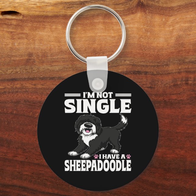 Ich bin nicht Single, ich habe einen Sheepadoodle- Schlüsselanhänger (Vorderseite)