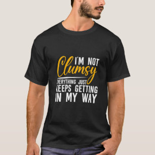 Ich bin nicht ungeschickt. Alles gerät einfach stä T-Shirt