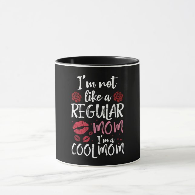 Ich bin nicht wie eine normale Mama eine Coole Mam Tasse (Zentrum)