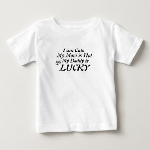 Ich bin Niedlich Mama ist heiß, Vater ist glückl Baby T-shirt