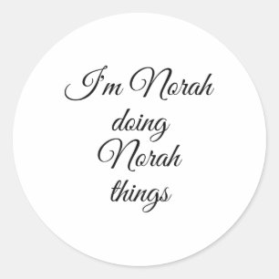 Ich bin Norah Doing Norah Things Funny Birthday Na Runder Aufkleber