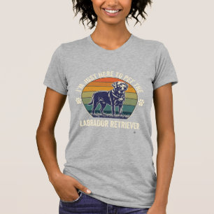 Ich bin nur hier um Labrador Retriever Hund Retro T-Shirt