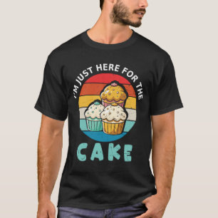 Ich bin nur wegen dem Kuchen hier Shirt Lustiges K