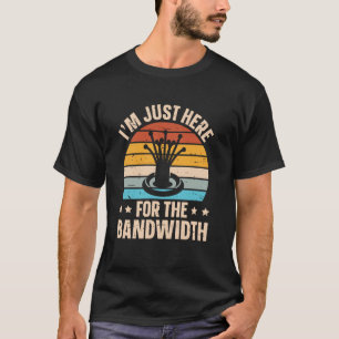 Ich bin nur wegen der Bandbreite hier Glasfaserte T-Shirt