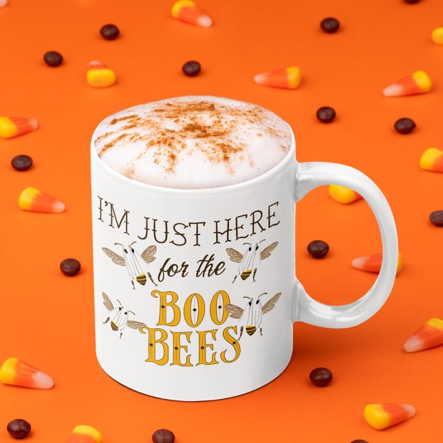 Ich bin nur wegen der Boo-Bienen hier Lustiges Hal Kaffeetasse (Von Creator hochgeladen)