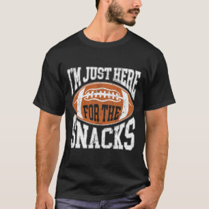 Ich bin nur wegen der Snacks hier Lustige Fußballü T-Shirt