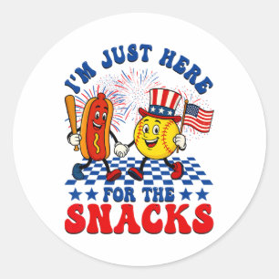 Ich bin nur wegen der Snacks hier Softll Hotdog 4. Runder Aufkleber